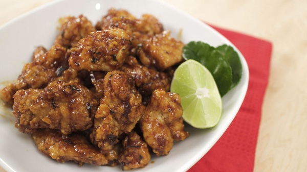 ЖАРЕНАЯ КУРИЦА В СЛАДКОМ СОУСЕ ЧИЛИ-ЛАЙМ