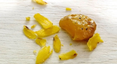 ЯИЧНЫЕ ЖЕЛТКИ С РОЗМАРИНОМ И ЧЕСНОКОМ